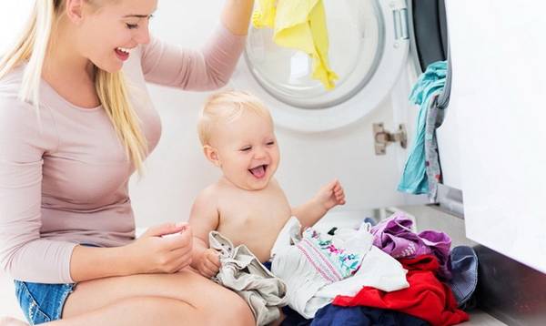 Чем можно стирать детские вещи для новорожденных - фото