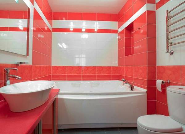 Советы по дизайну интерьера совмещенной с туалетом ванной комнаты с фото