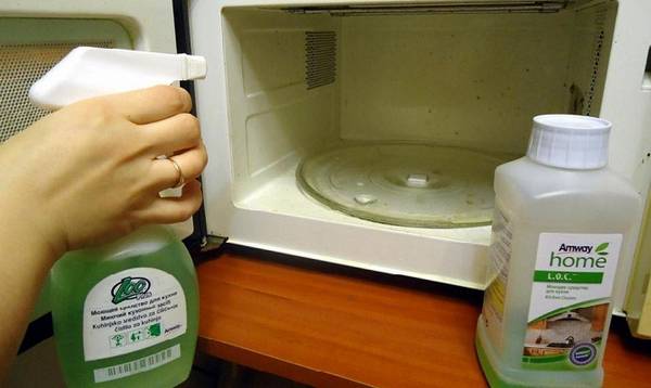 В помощь домашней хозяйке: как помыть микроволновку внутри быстро и эффективно? с фото