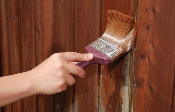 Как красить забор деревянный и металлический с фото