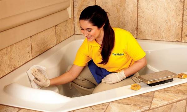 Способы как очистить ванну от желтого налета - фото