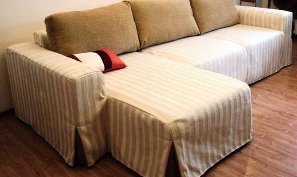 Как можно почистить диван от пятен без разводов? - фото