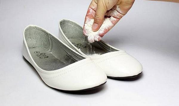 Как можно вывести запах из обуви? с фото