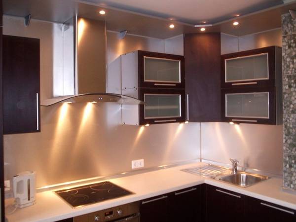 Как выбрать светильники для подсветки рабочей зоны на кухне для максимально ... - фото