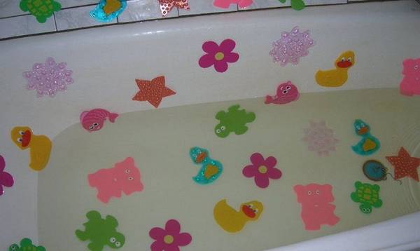 Мини коврики на присосках и небольшие напольные покрытия для ванной - фото