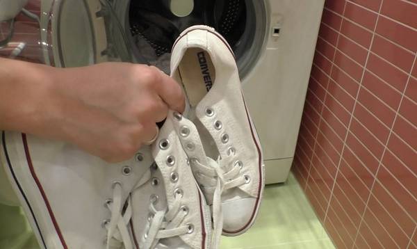 Можно ли стирать спортивные кеды в стиральной машине? - фото