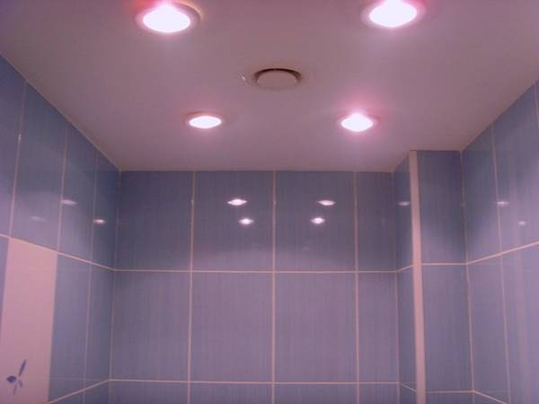 Как правильно организовать освещение ванной комнаты - фото