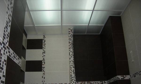 Как сделать подвесные потолки в ванной? с фото