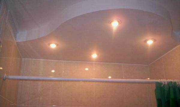 Особенности устройства потолка из гипсокартона в ванной - фото
