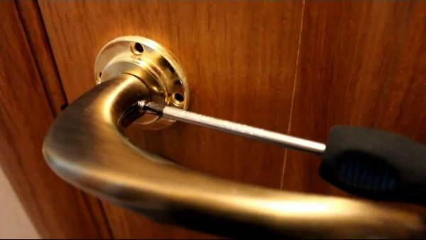 Самостоятельно устанавливаем дверные ручки для межкомнатных дверей в коттед ... - фото
