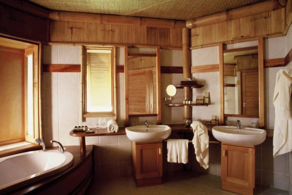 Как сделать ванную комнату в деревянном доме - фото
